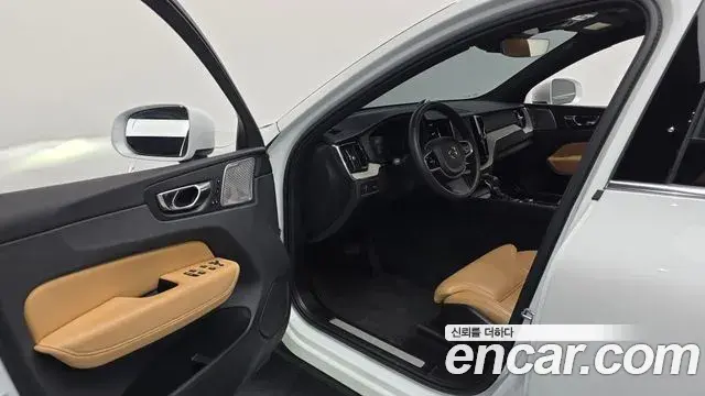 Volvo XC60 2019 — Фото 10/20