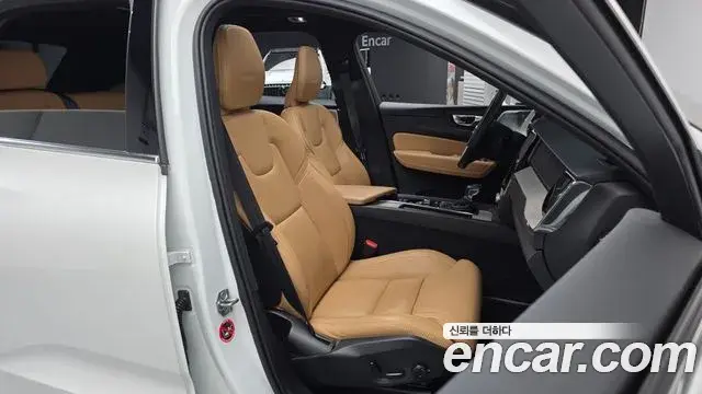 Volvo XC60 2019 — Фото 12/20