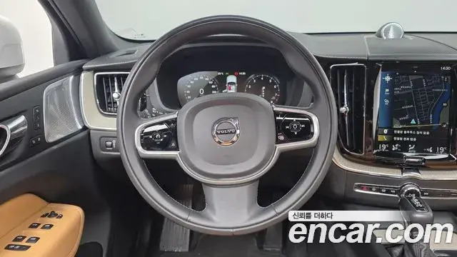 Volvo XC60 2019 — Фото 13/20