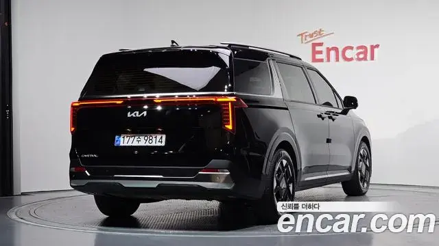 Kia Carnival 2024 — ფოტო 28/35