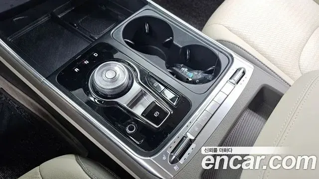 Kia Carnival 2024 — ფოტო 17/35