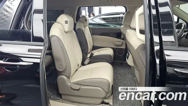Kia Carnival 2024 — ფოტო 33/35