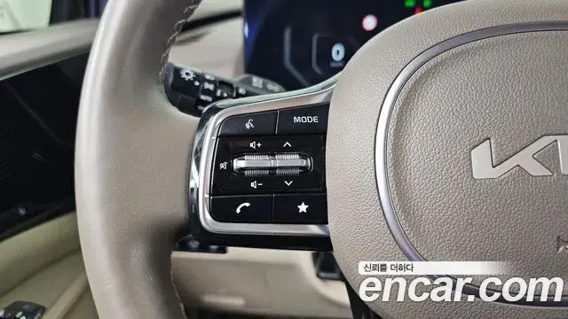 Kia Carnival 2024 — ფოტო 32/35