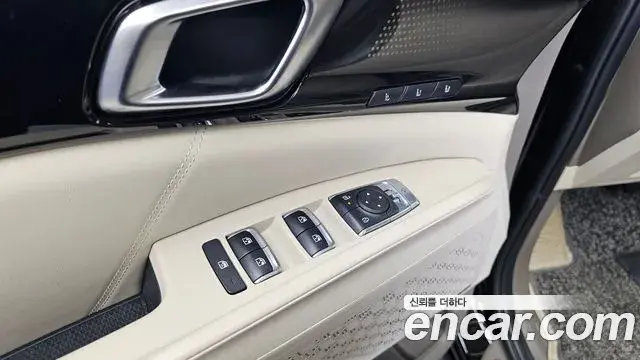 Kia Carnival 2024 — ფოტო 27/35