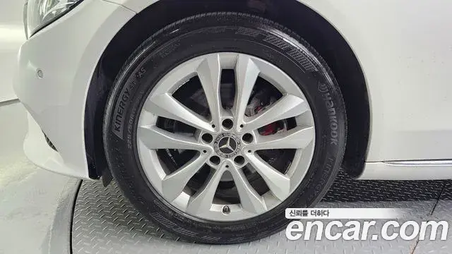 Mercedes-Benz C-Class 2019 — Photo 20/20