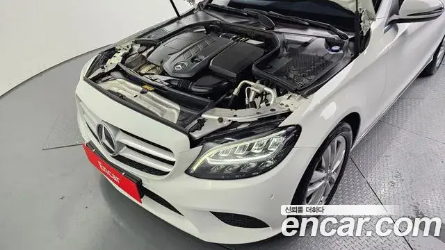 Mercedes-Benz C-Class 2019 — Photo 5/20