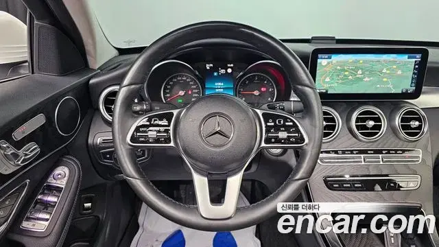 Mercedes-Benz C-Class 2019 — Photo 6/20
