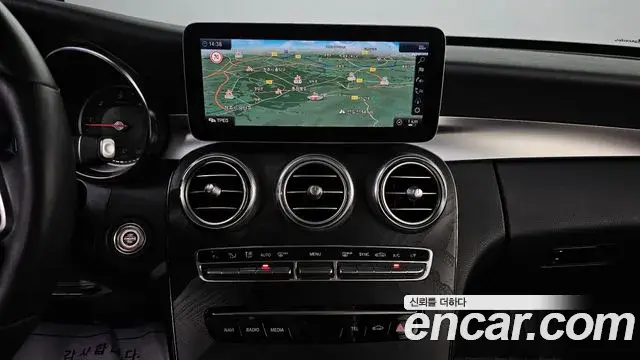 Mercedes-Benz C-Class 2019 — Photo 7/20