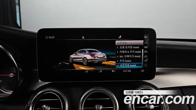 Mercedes-Benz C-Class 2019 — Photo 13/20