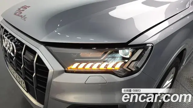 Audi Q7 2021 — ფოტო 18/35