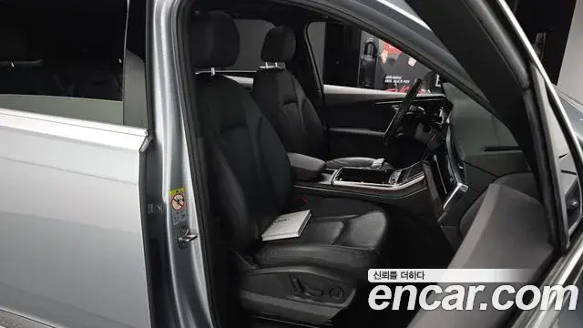 Audi Q7 2021 — ფოტო 19/35