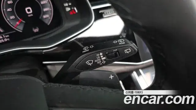 Audi Q7 2021 — ფოტო 10/35