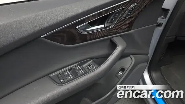 Audi Q7 2021 — ფოტო 4/35