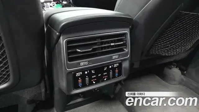 Audi Q7 2021 — ფოტო 15/35