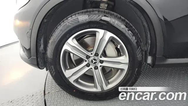 Mercedes-Benz GLC-Class 2019 — Photo 22/29
