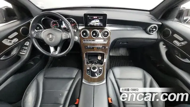 Mercedes-Benz GLC-Class 2019 — Photo 8/29