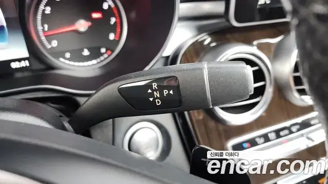 Mercedes-Benz GLC-Class 2019 — Photo 17/29