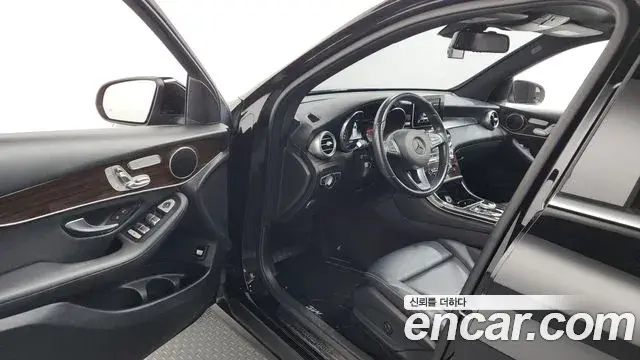 Mercedes-Benz GLC-Class 2019 — Photo 23/29