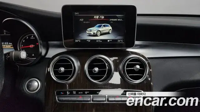 Mercedes-Benz GLC-Class 2019 — Photo 29/29