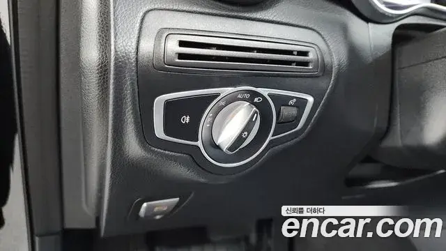 Mercedes-Benz GLC-Class 2019 — Photo 14/29