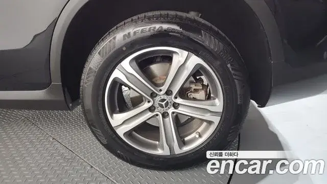 Mercedes-Benz GLC-Class 2019 — Photo 9/29