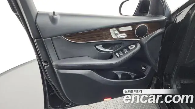 Mercedes-Benz GLC-Class 2019 — Photo 5/29