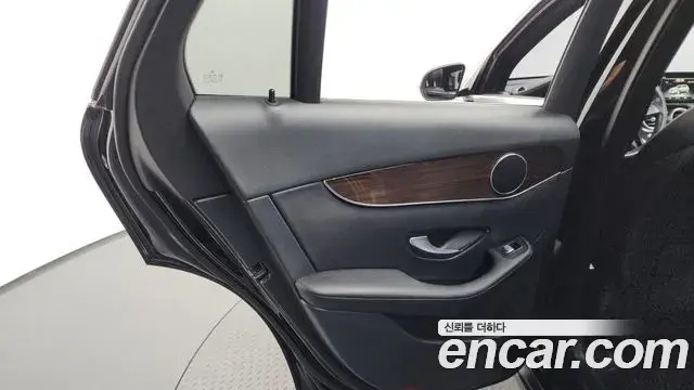 Mercedes-Benz GLC-Class 2019 — Photo 6/29