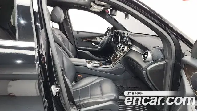 Mercedes-Benz GLC-Class 2019 — Photo 27/29