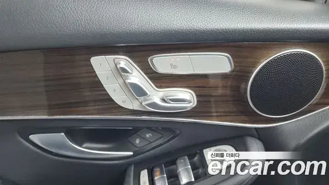 Mercedes-Benz GLC-Class 2019 — Photo 15/29
