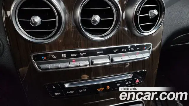 Mercedes-Benz GLC-Class 2019 — Photo 28/29