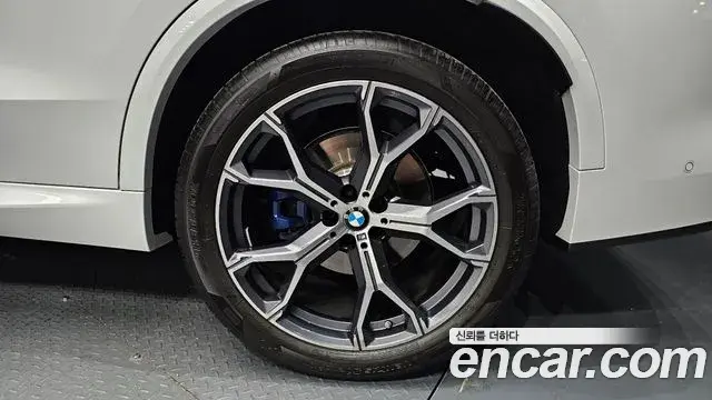 BMW X5 2025 — ფოტო 31/32
