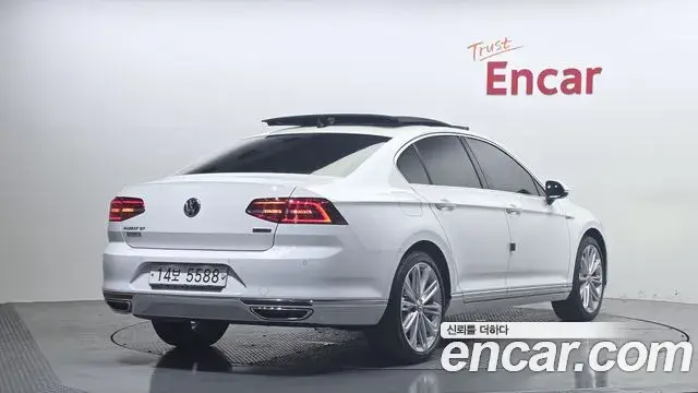 Volkswagen Passat GT 2018 — Фото 2/20