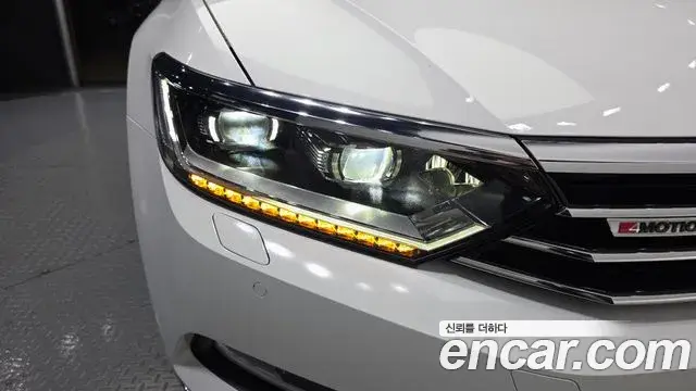Volkswagen Passat GT 2018 — Şəkil 32/36