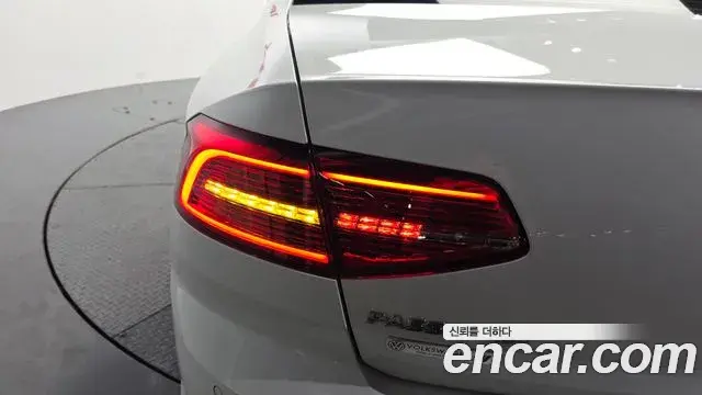 Volkswagen Passat GT 2018 — Şəkil 31/36