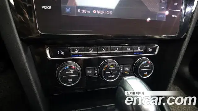 Volkswagen Passat GT 2018 — Şəkil 27/36