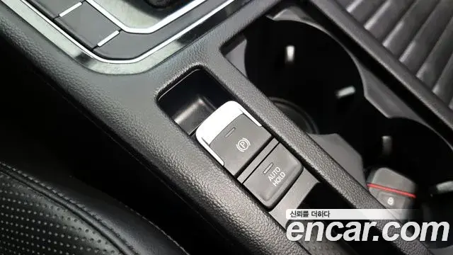 Volkswagen Passat GT 2018 — Şəkil 28/36