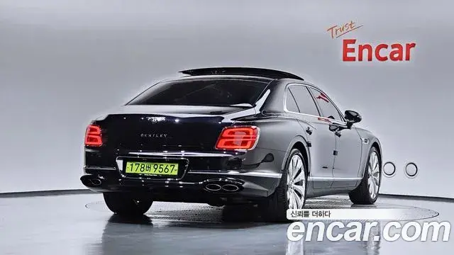 Bentley Flying Spur 2022 — ფოტო 27/44