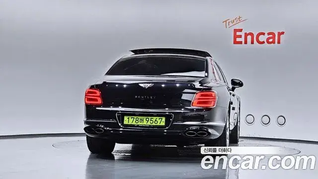 Bentley Flying Spur 2022 — ფოტო 8/44