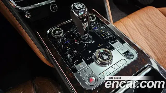 Bentley Flying Spur 2022 — ფოტო 20/44