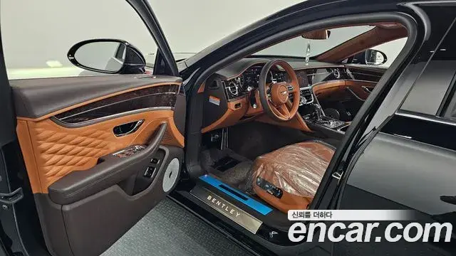 Bentley Flying Spur 2022 — ფოტო 31/44