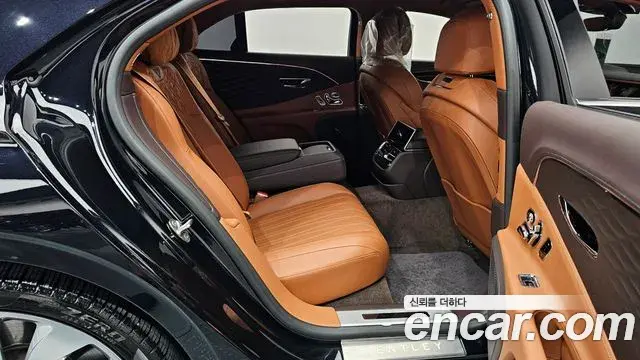 Bentley Flying Spur 2022 — ფოტო 11/44