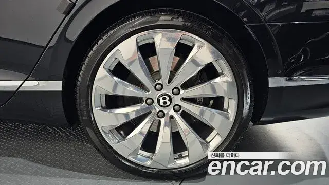 Bentley Flying Spur 2022 — ფოტო 30/44