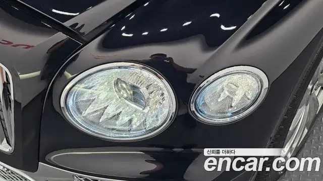 Bentley Flying Spur 2022 — ფოტო 25/44
