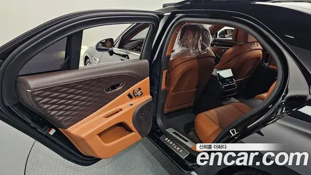 Bentley Flying Spur 2022 — ფოტო 34/44