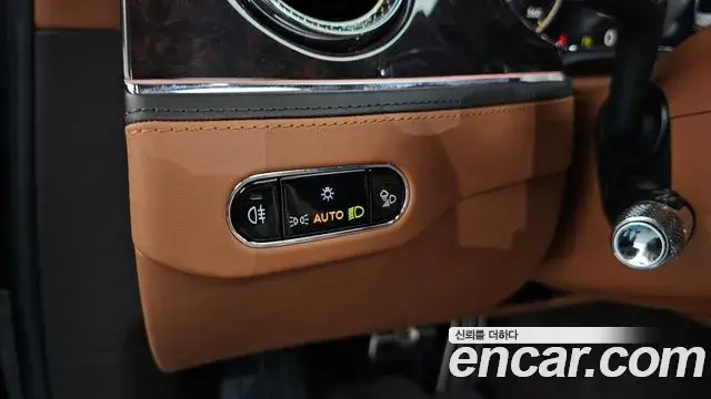 Bentley Flying Spur 2022 — ფოტო 21/44