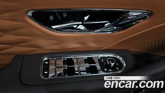 Bentley Flying Spur 2022 — ფოტო 29/44