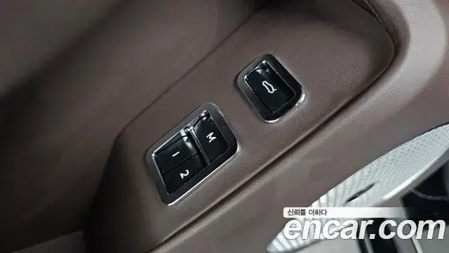 Bentley Flying Spur 2022 — ფოტო 41/44