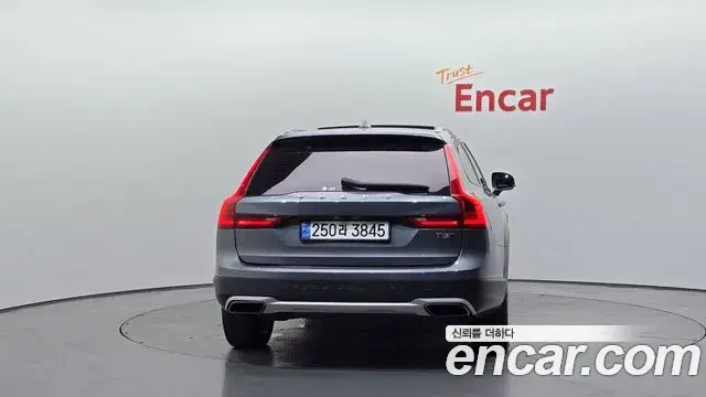 Volvo V90 Cross Country 2019 — ფოტო 3/20