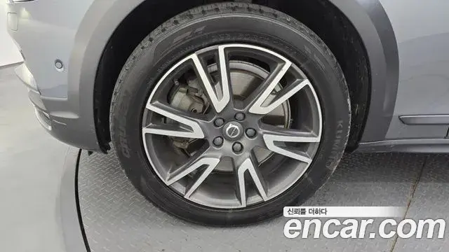 Volvo V90 Cross Country 2019 — ფოტო 18/20