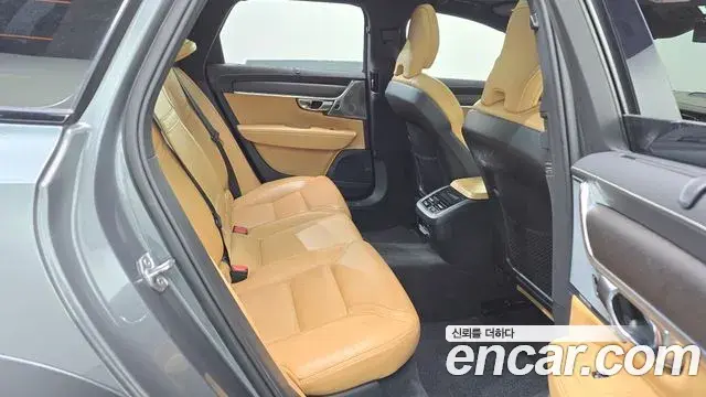 Volvo V90 Cross Country 2019 — ფოტო 1/20